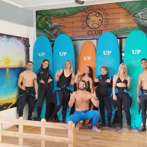 https://endless-summer-hostel.in-canary-islands.com